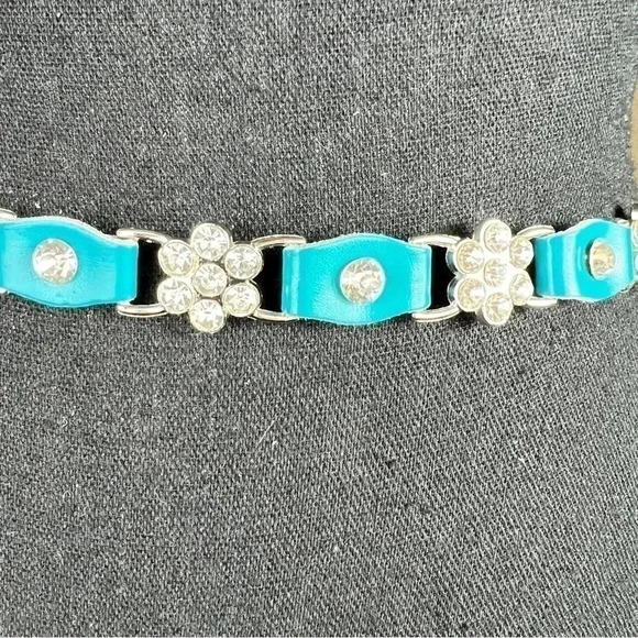 Teen Girl's Rhinestone Floral Design with Turquoise Leather Tabs Chainlink Belt - Picture 8 of 14